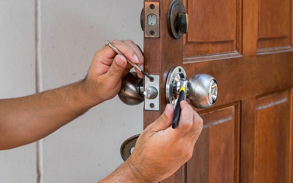 ouvrir une porte Égly
