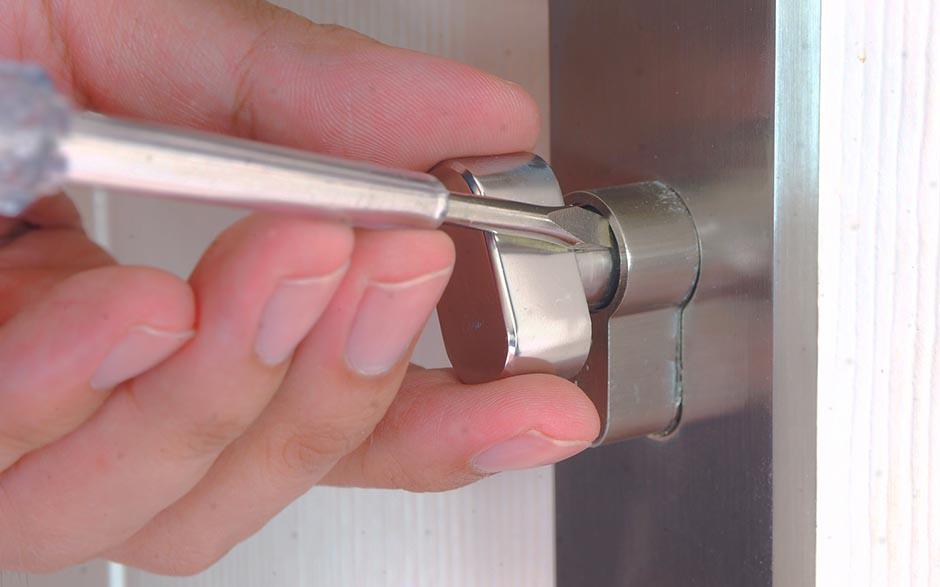 soigneux serrurier ouverture de porte Égly