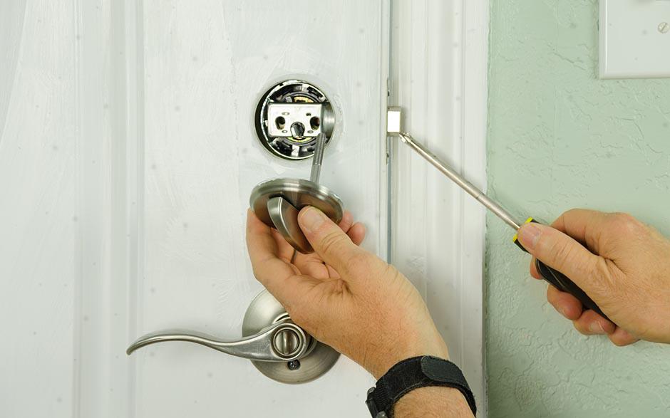 ouverture de porte claquée serrurier Bailly-Romainvilliers
